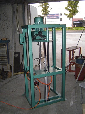 氣動(dòng)升降螺帶攪拌機(jī)